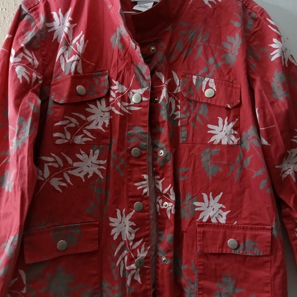 Chic Red Floral Utility Jacket - Picture 2 of 6